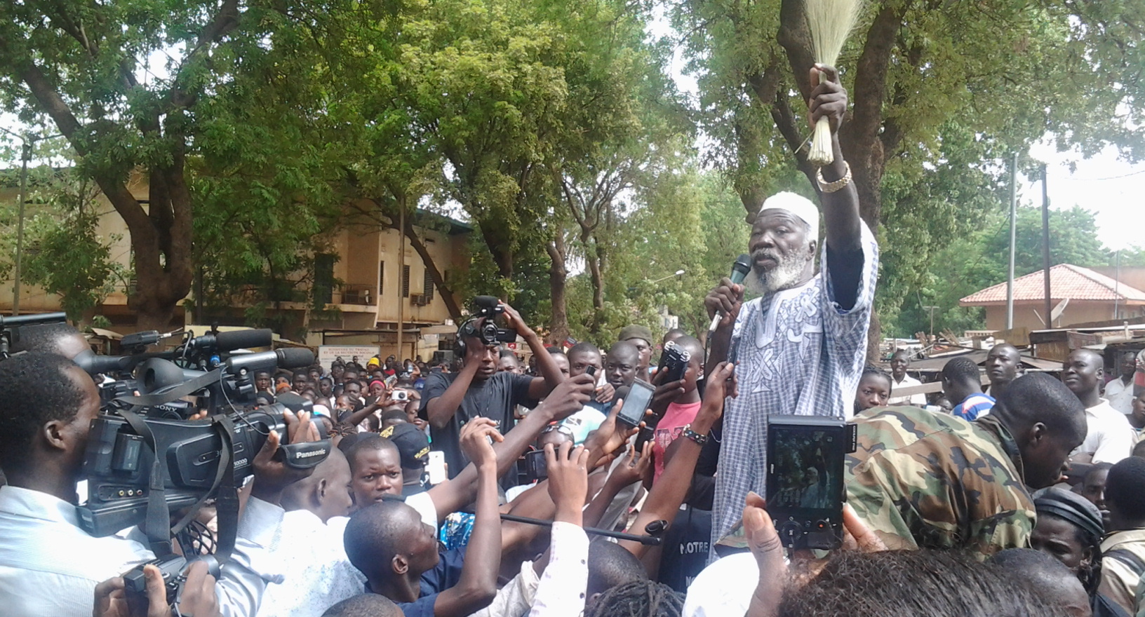 Ph: Basidou KINDA Boukary Kaboré dit le Lion, ancien compagnon de Thomas Sankara est venu soutenir les manifestants
