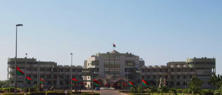 Article : Le top 10 astuces pour durer au pouvoir au Burkina Faso